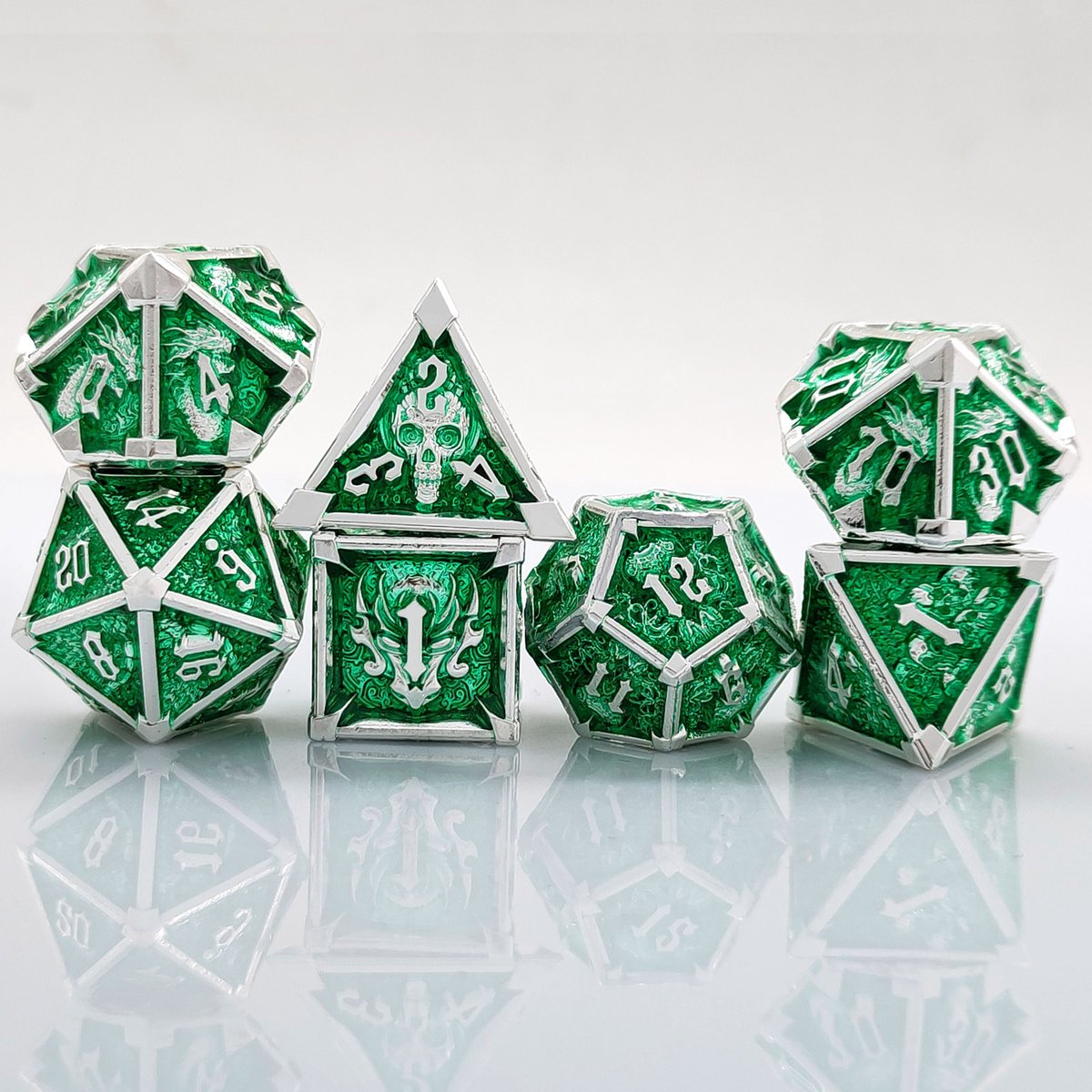 Joya Dice® Polydice Dobbelsteen set geschikt voor rollenspellen zoals Dungeons and Dragons D&D DnD | Dobbelstenen Set | Dice set | Metal dice 7 stuks set | Incl Luxe Opbergdoos | Metalen Dobbelstenen Groen