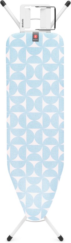 Strijkplank met blauw-witte cirkeldecoratie, staand op witte poten.