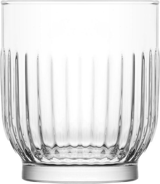 Verre transparent à côtes verticales et fond épais.