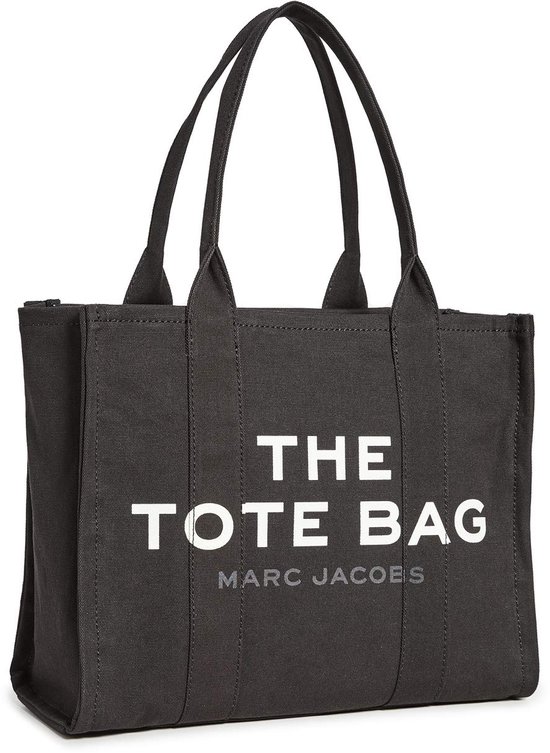 Zwarte canvas tas van Marc Jacobs met opdruk "THE TOTE BAG MARC JACOBS".