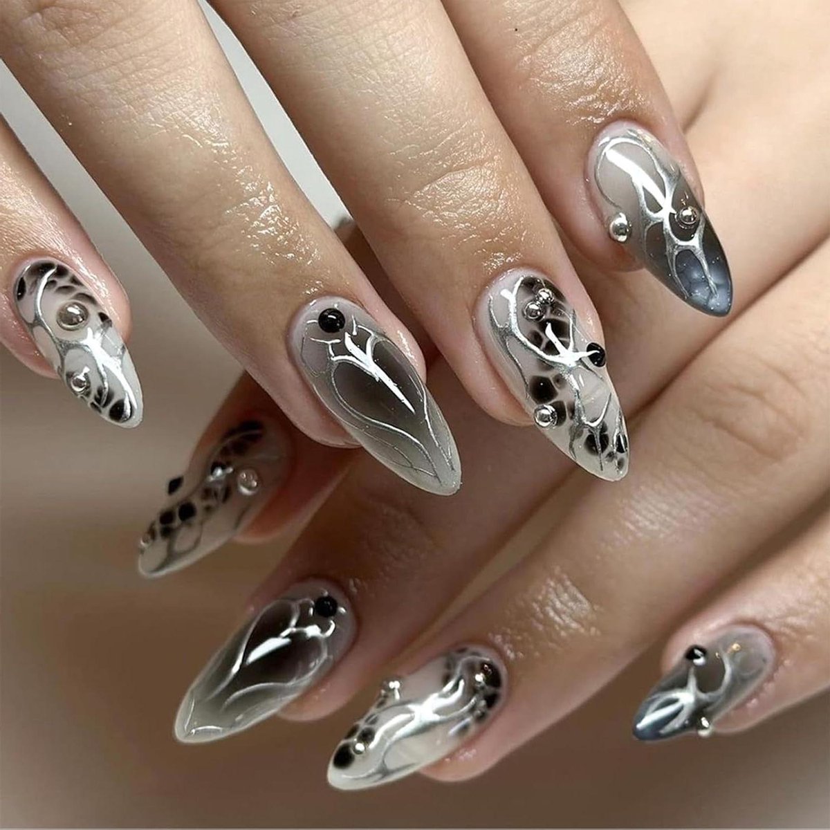 24 stuks zwarte kunstnagels in amandelvormige stijl - zelfklevende vingernagels met stick-on systeem