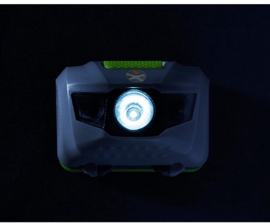 Grijze hoofdlamp met een helder witte lichtstraal naar voren gericht.