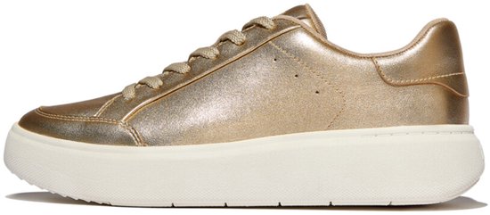 Gouden leren sneaker met dikke crèmekleurige zool.
