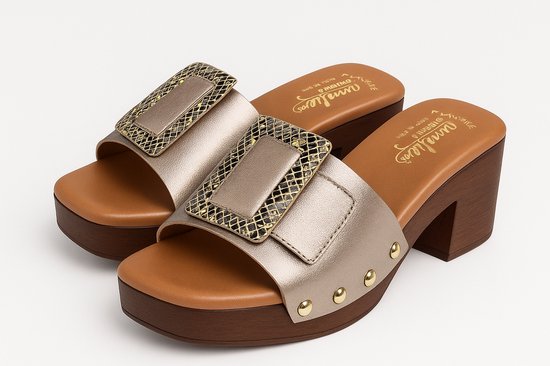 Sandales pour femmes Pink à talons plats et brides croisées