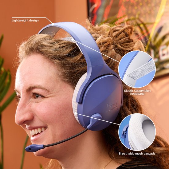 Blauwe HyperX headset met lichtgewicht ontwerp en comfortabele oorwarmers.