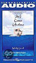 Boekcover van 'She's Come Undone' met een vrouw die uit het water kijkt.