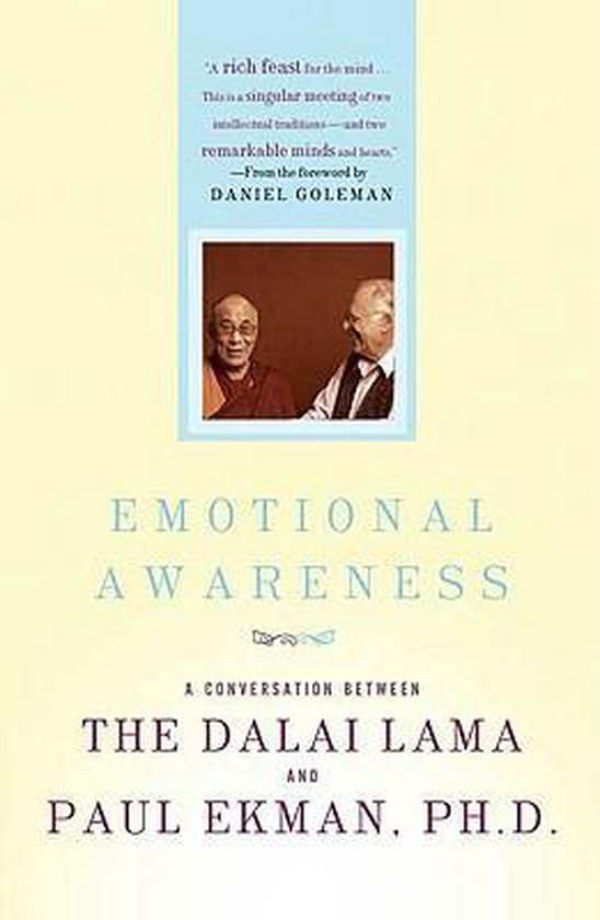Boek met de titel Emotional Awareness, een gesprek tussen de Dalai Lama en Paul Ekman. Toont foto van beide heren.