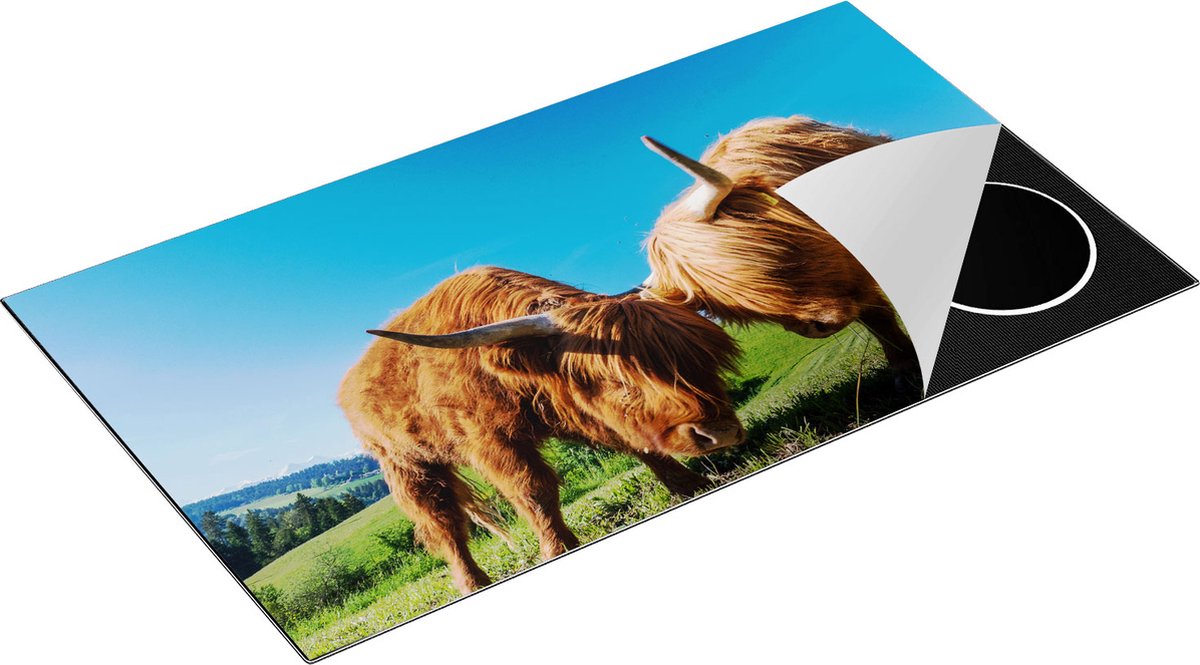 Chefcare Inductie Beschermer Twee Schotse Hooglanders op een Heuvel - 91,2x52 cm - Afdekplaat Inductie - Kookplaat Beschermer - Inductie Mat