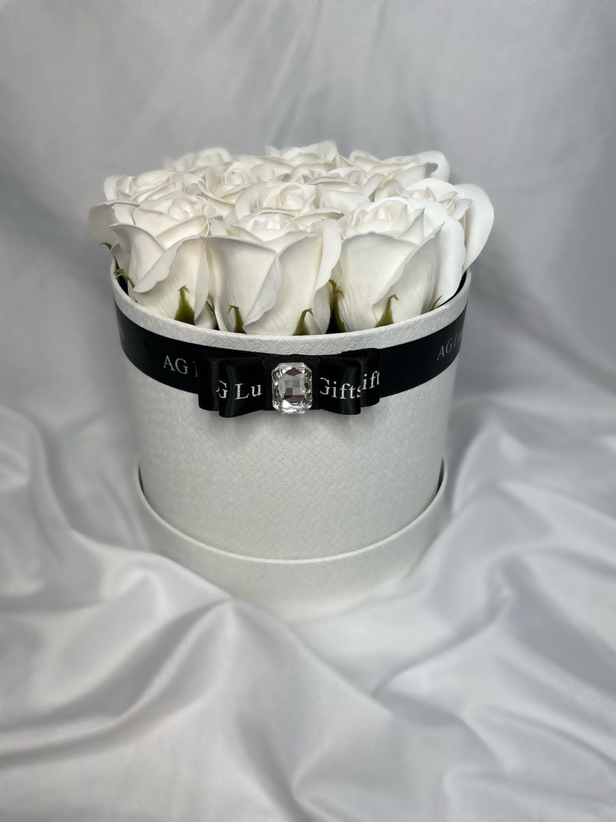 AG Luxurygifts rozen box - flower box - cadeau - soap roses - wit - Valentijnsdag - rozen - luxe cadeau - moederdag