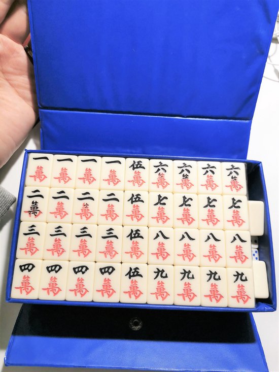 Afbeelding van het spel Mah-Jong Spel in Doos - Mini Reisspel - Maat S - 16x24mm - Standard 144 Stuks  - Crème Kleur