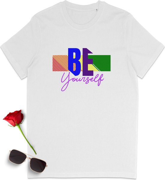 Gay Pride t shirt - Pride tshirt - Be Yourself - Dames tshirt met print - Heren t shirt met pride opdruk - Unisex Pride t shirt - Unisex maten: S M L XL XXL XXXL - Tshirt kleuren: Wit en zwart.