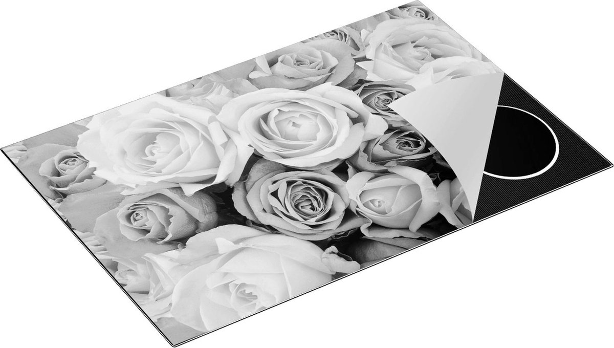 Chefcare Inductie Beschermer Roze Rozen Achtergrond - Bloemen - Zwart Wit - 81,6x52,7 cm - Afdekplaat Inductie - Kookplaat Beschermer - Inductie Mat