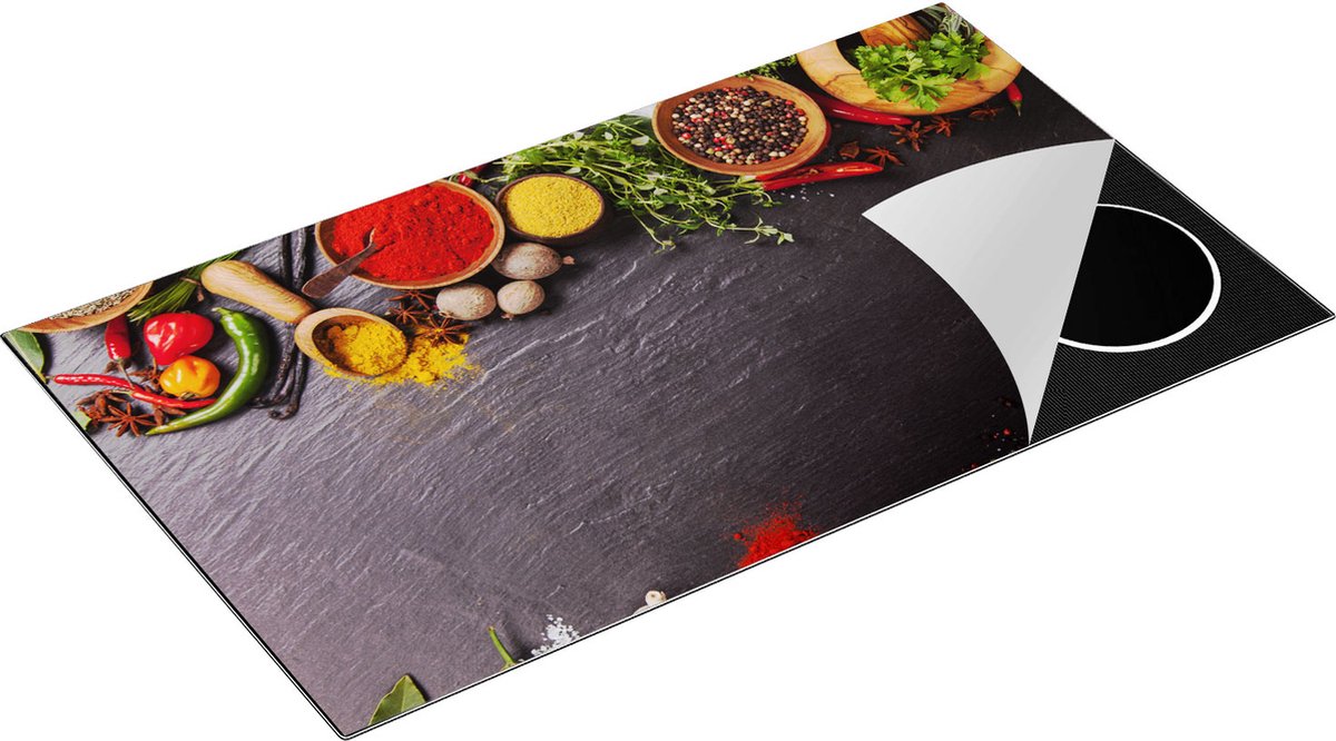 Chefcare Inductie Beschermer Verschillende Kruiden op een Zwarte Tafel - 90x50 cm - Afdekplaat Inductie - Kookplaat Beschermer - Inductie Mat