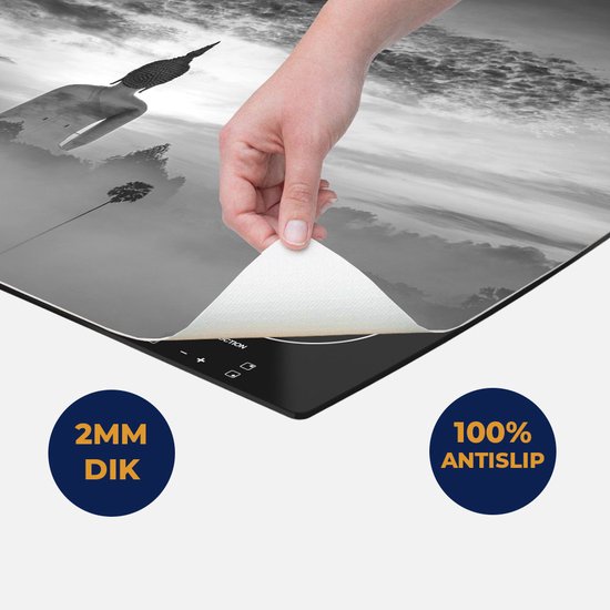 Chefcare Inductie Beschermer Boeddha Beeld in de Mist - Zwart Wit - 65x52 cm - Afdekplaat Inductie - Kookplaat Beschermer - Inductie Mat