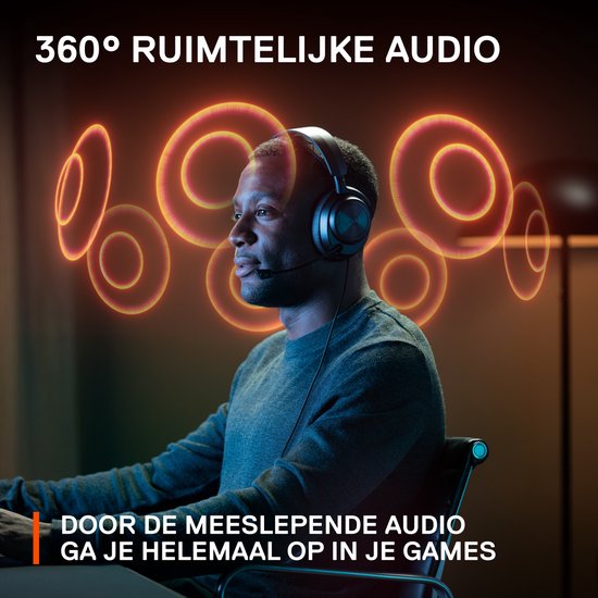 Man met zwarte gaming headset, omringd door 360° ruimtelijke audio-effecten.