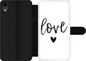 Bookcase Geschikt voor iPhone XR telefoonhoesje - Love - Spreuken - Quotes - Met vakjes - Wallet case met magneetsluiting