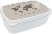 Lunch box Wit - Lunch box - Boîte à pain - Proverbes - Citations - Le seul voyage que tu regretteras est celui que tu n'auras pas fait - Wereldkaart - 18x12x6 cm - Adultes