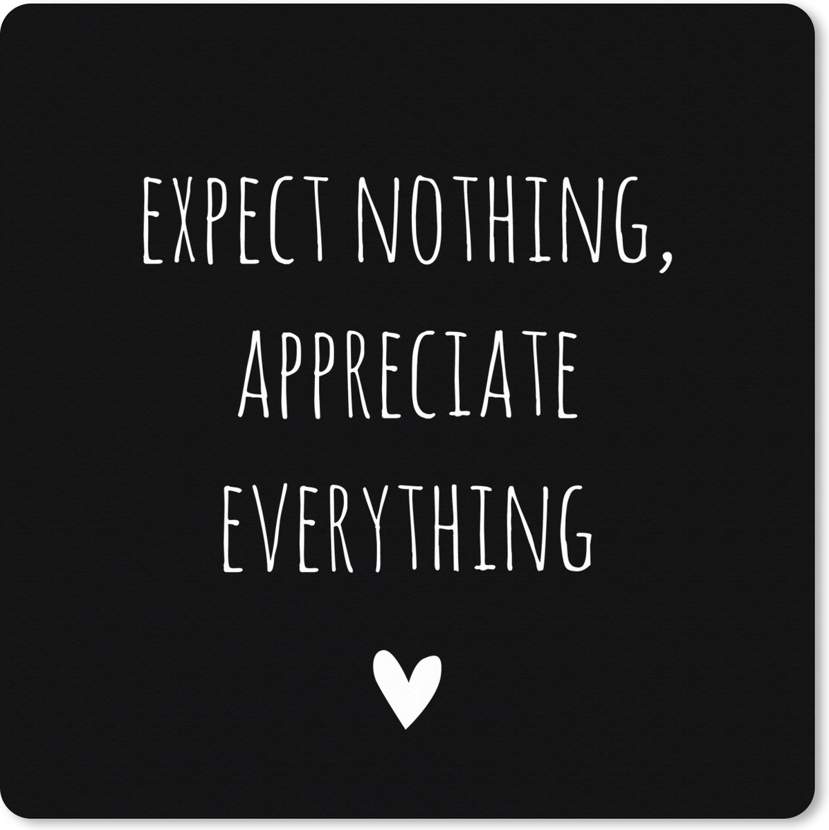 Muismat XXL 60x60 cm - Bureau onderlegger - Bureau mat Engelse quote "Expect nothing, appreciate everything" met een hartje voor een zwarte achtergrond - Bureaumat - Gaming mousepad xl - Bureaulegger groot - Computer deskmat