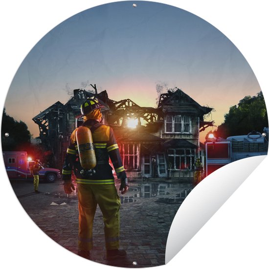 Tuincirkel Brandweerman voor verbrand huis - 60x60 cm - Ronde Tuinposter - Buiten