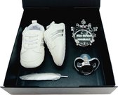 Kraamcadeau - baby sneakerbox zilver- unisex - babysneakers - rechtstreeks versturen mogeijk