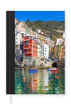 Notitieboek - Schrijfboek - Gekleurde boten in het water bij Cinque Terre - Notitieboekje klein - A5 formaat - Schrijfblok