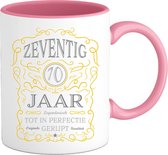 70 Jaar Legendarische Gebrouwen Mok met tekst | Geel - Zilver | Grappig Verjaardag Beker Cadeau | Bedrukte Mokken | Roze | 330 ML