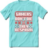 Gamers don't die pixel T-shirt | Neon Rood | Gaming kleding | Grappig game verjaardag cadeau shirt Heren – Dames – Unisex | - Licht Blauw - L