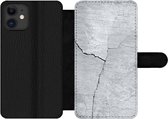 Bookcase Geschikt voor iPhone 12 Pro Max telefoonhoesje - Beton print - Scheur - Grijs - Met vakjes - Wallet case met magneetsluiting