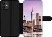 Bookcase Geschikt voor iPhone 12 Pro Max telefoonhoesje - Brooklyn Brug en de skyline van New York - Met vakjes - Wallet case met magneetsluiting