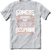 Gamers don't die T-shirt | Oranje | Gaming kleding | Grappig game verjaardag cadeau shirt Heren – Dames – Unisex | - Licht Grijs - Gemaleerd - M