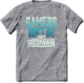 Gamers don't die T-shirt | Blauw | Gaming kleding | Grappig game verjaardag cadeau shirt Heren – Dames – Unisex | - Donker Grijs - Gemaleerd - XL