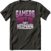 Gamers don't die T-shirt | Roze | Gaming kleding | Grappig game verjaardag cadeau shirt Heren – Dames – Unisex | - Donker Grijs - L