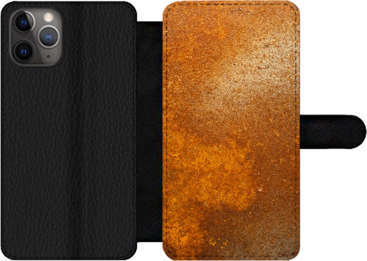 Telefoonhoesje Geschikt voor iPhone 11 Pro Max telefoonhoesje - Metaal - Roest print - Oranje - Vintage - Industrieel - Met vakjes - Wallet case met magneetsluiting