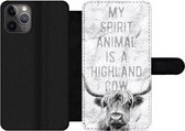 Bookcase Geschikt voor iPhone 11 Pro telefoonhoesje - Schotse hooglander - Marmer print - Quote - Met vakjes - Wallet case met magneetsluiting
