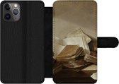 Bookcase Geschikt voor iPhone 11 Pro Max telefoonhoesje - Stilleven met boeken - Schilderij van Jan Davidsz. de Heem - Met vakjes - Wallet case met magneetsluiting
