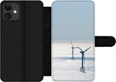 Bookcase Geschikt voor iPhone 11 telefoonhoesje - Noordzee - Windmolen - Zon - Met vakjes - Wallet case met magneetsluiting