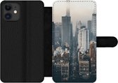 Bookcase Geschikt voor iPhone 11 telefoonhoesje - Skyline van New York - Met vakjes - Wallet case met magneetsluiting
