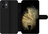 Bookcase Geschikt voor iPhone 12 Mini telefoonhoesje - Goud poeder op een zwarte achtergrond - Met vakjes - Wallet case met magneetsluiting