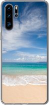 Geschikt voor Huawei P30 Pro hoesje - Een tropisch strand op Hawaii waar de golven aanspoelen op - Siliconen Telefoonhoesje