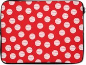 Laptophoes 15.6 inch - Stippen - Polka dot - Patronen - Rood - Wit - Laptop sleeve - Binnenmaat 39,5x29,5 cm - Zwarte achterkant