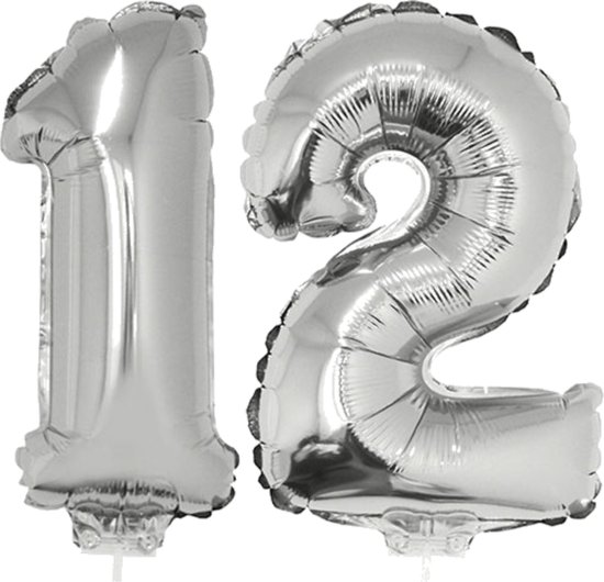 12 jaar leeftijd feestartikelen/versiering cijfers ballonnen op stokje van 41 cm - Combi van cijfer 12 in het zilver