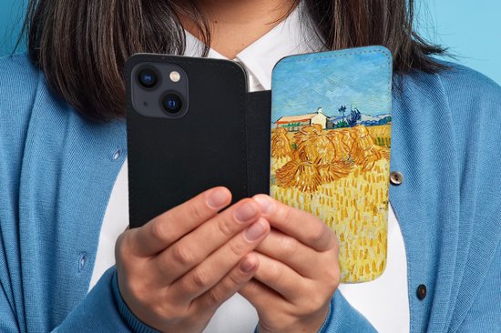 Telefoonhoesje Geschikt voor iPhone 13 Mini telefoonhoesje - Oogst in de Provence - Vincent van Gogh - Met vakjes - Wallet case met magneetsluiting