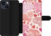 Bookcase Geschikt voor iPhone 13 Mini telefoonhoesje - Een illustratie met roze en rode hartjes - Met vakjes - Wallet case met magneetsluiting