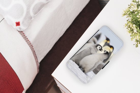 Telefoonhoesje Geschikt voor iPhone 13 Pro Max telefoonhoesje - Pinguïns - Sneeuw - Dieren - Met vakjes - Wallet case met magneetsluiting