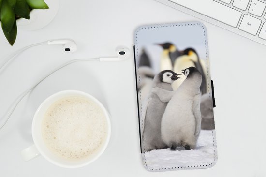 Telefoonhoesje Geschikt voor iPhone 13 Pro Max telefoonhoesje - Pinguïns - Sneeuw - Dieren - Met vakjes - Wallet case met magneetsluiting