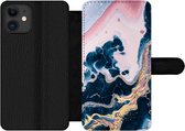 Bookcase Geschikt voor iPhone 11 telefoonhoesje - Marmer print - Goud - Blauw - Met vakjes - Wallet case met magneetsluiting