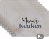 Placemat - Placemats kunststof - Tekst - Mama's keuken - Moeder - Koken - Hobby - 45x30 cm - 6 stuks - Hittebestendig - Anti-Slip - Onderlegger - Afneembaar
