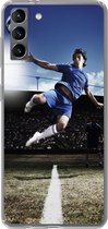 Geschikt voor Samsung Galaxy S21 Plus hoesje - Voetballer doet een volley - Siliconen Telefoonhoesje