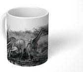 Mok - Giraffes drinken uit meer in zwart-wit - 350 ML - Beker - Uitdeelcadeautjes