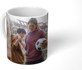 Mok - Vrouw met bal in haar hand - 350 ML - Beker - Uitdeelcadeautjes